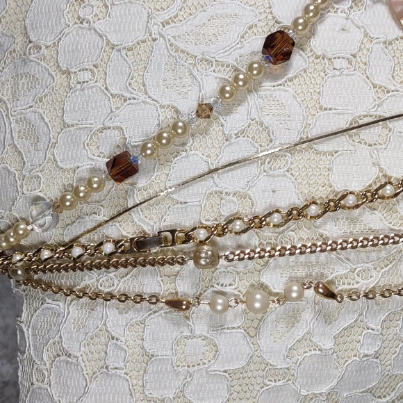 5 Assorted Pearl Necklaces - Picture 2 of 12